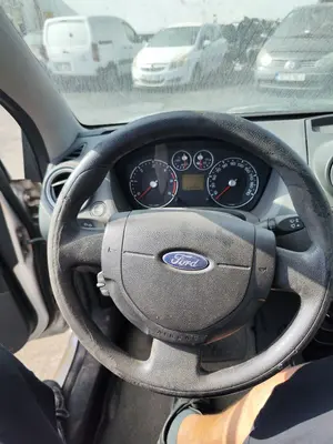 Foto de VOLANTE FORD FIESTA (CBK) 1.4 TDCi CAT (68 CV / 50 KW) referencia 1232942