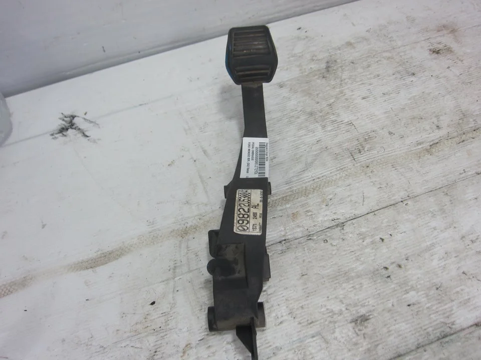 Foto de PEDAL EMBRAGUE FORD MONDEO BERLINA (CA2) 2.0 TDCi CAT (140 CV / 103 KW) referencia 09822U53004