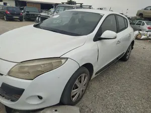 Foto de FARO IZQUIERDO RENAULT MEGANE III BERLINA 5P 1.5 dCi Diesel CAT (86 CV / 63 KW) referencia 260605985R