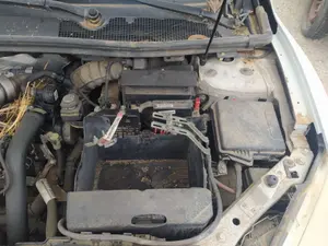 Foto de CAJA RELES / FUSIBLES RENAULT MEGANE III BERLINA 5P 1.5 dCi Diesel CAT (86 CV / 63 KW)