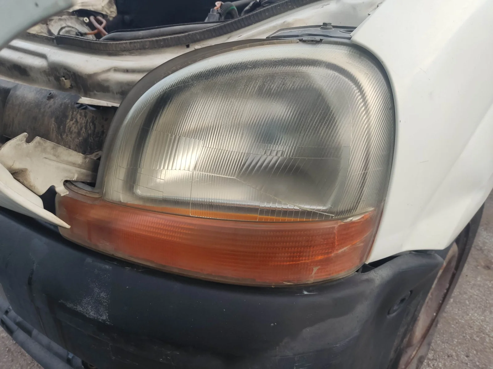 Foto de FARO IZQUIERDO RENAULT KANGOO I (F/KC0) 1.2 (58 CV / 43 KW) referencia 260602509R