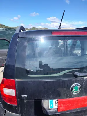 Foto de PORTON TRASERO SKODA YETI (5L)(2009) 2.0 TDI (110 CV / 81 KW) referencia 5L6827025D foto 3