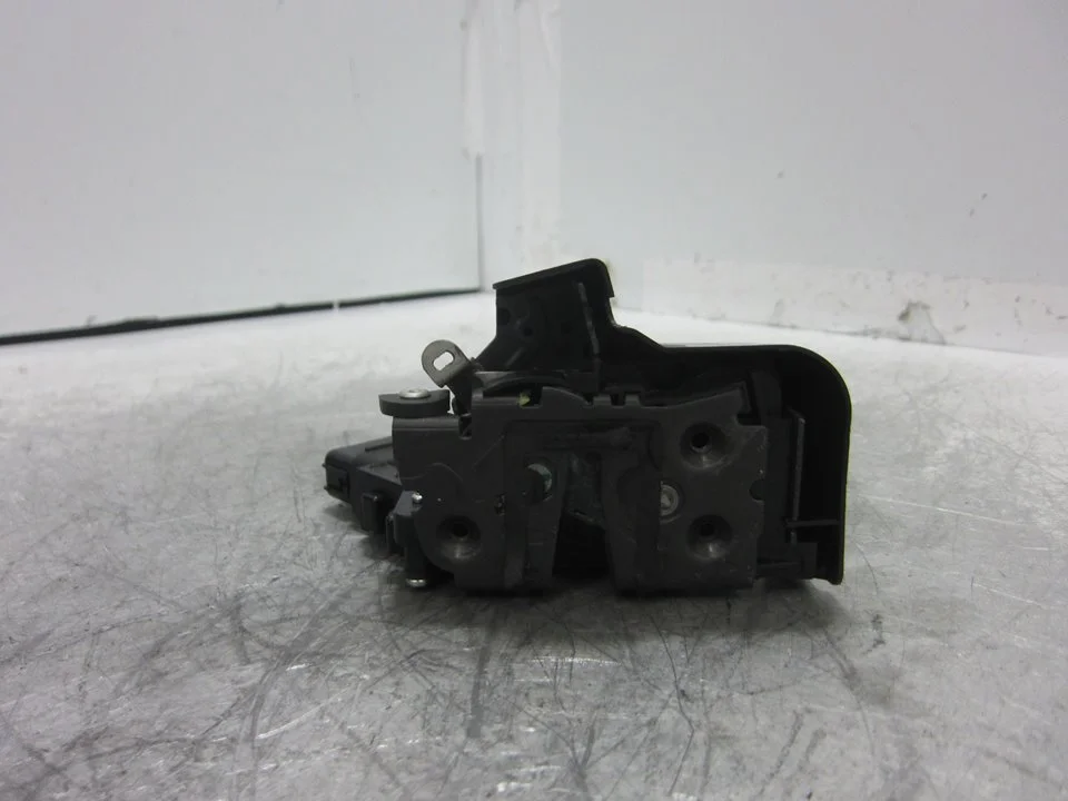 Foto de CERRADURA PUERTA TRASERA IZQUIERDA FORD FOCUS C-MAX (CAP)(2003) 1.6 TDCi CAT (109 CV / 80 KW) referencia 3M5AR26413BP