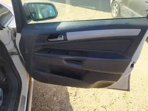 Foto de CERRADURA PUERTA DELANTERA DERECHA OPEL ZAFIRA B 1.9 CDTI (120 CV / 88 KW) referencia 13210749