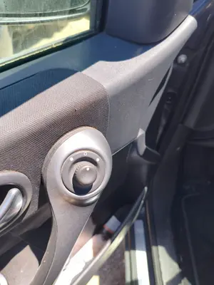 Foto de MANDO RETROVISOR RENAULT MEGANE II BERLINA 5P 1.5 dCi Diesel (106 CV / 78 KW)