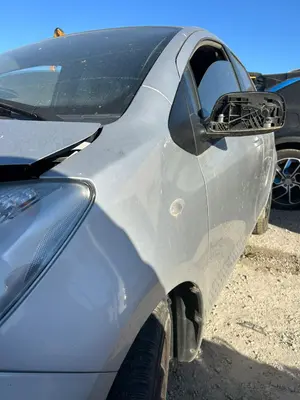 Foto de ALETA DELANTERA IZQUIERDA TOYOTA YARIS (KSP9/SCP9/NLP9) 1.3 16V CAT (101 CV / 74 KW) referencia 5381252210