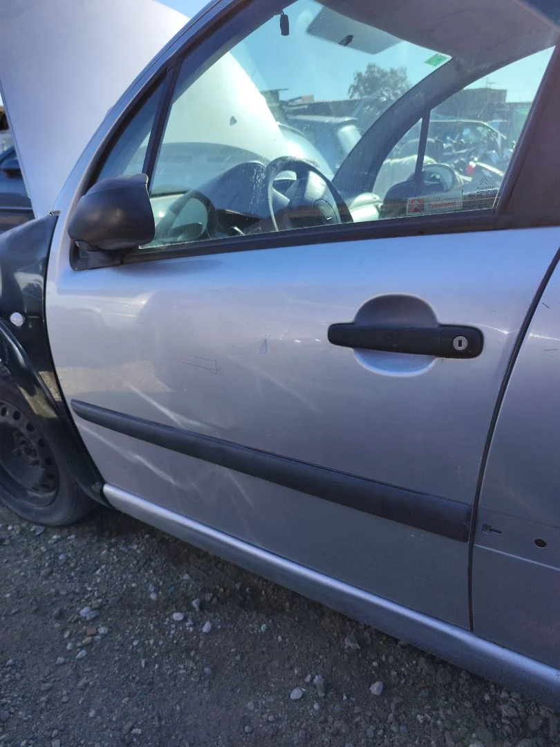 Foto de PUERTA DELANTERA IZQUIERDA CITROEN C3 1.4 (73 CV / 54 KW) referencia 9002V1