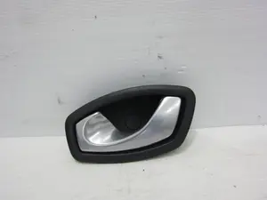 Foto de MANETA INTERIOR DELANTERA DERECHA RENAULT LAGUNA III BERLINA 2.0 dCi Diesel CAT (131 CV / 96 KW) referencia 806700006R