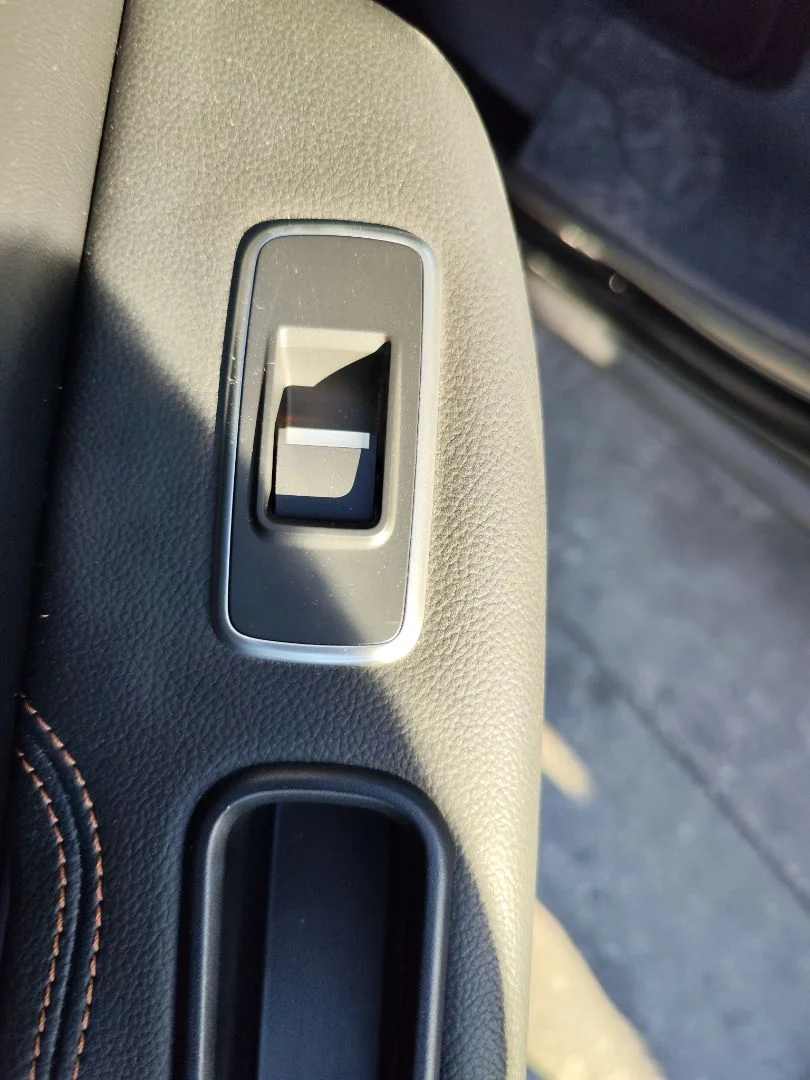 Foto de MANDO ELEVALUNAS TRASERO IZQUIERDO JAGUAR F-PACE 3.0 V6 Diesel CAT (301 CV / 221 KW) referencia GX7314717AC