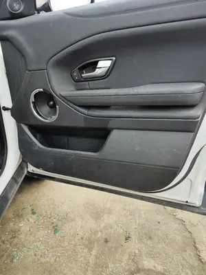 Foto de GUARNECIDO PUERTA DELANTERA DERECHA LAND ROVER RANGE ROVER EVOQUE 2.0 Td4 CAT (150 CV / 110 KW) referencia LR028122
