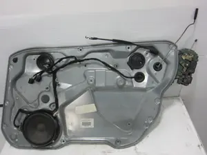 Foto de CERRADURA PUERTA DELANTERA DERECHA SEAT IBIZA (6L1) 1.2 (64 CV / 47 KW) referencia 7E1837016A foto 1