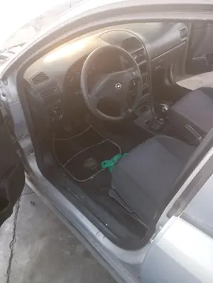 Foto de GOMAS CONTORNO PUERTA OPEL ASTRA G BERLINA 1.6 CAT (Z 16 SE / L55) (84 CV / 62 KW)