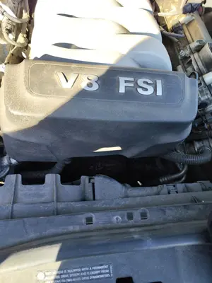 Foto de TAPA MOTOR VOLKSWAGEN TOUAREG (7L6) 4.2 V8 32V FSI (350 CV / 257 KW) referencia 022103935AB