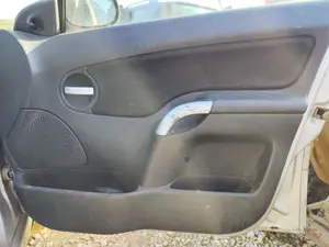 Foto de GUARNECIDO PUERTA DELANTERA DERECHA CITROEN C3 1.4  (73 CV / 54 KW) referencia 9331LN