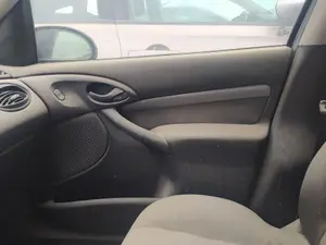 Foto de GUARNECIDO PUERTA DELANTERA DERECHA FORD FOCUS BERLINA (CAK) 1.8 TDDI Turbodiesel CAT (90 CV / 66 KW) referencia 1311252