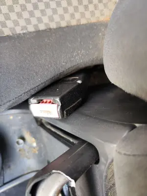 Foto de ENGANCHE CINTURON DELANTERO DERECHO RENAULT MEGANE II BERLINA 5P 1.5 dCi Diesel (101 CV / 74 KW)