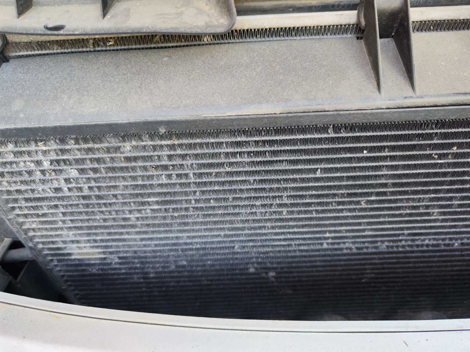 Foto de CONDENSADOR / RADIADOR AIRE ACONDICIONADO AUDI A6 BERLINA (4B2) 2.5 V6 24V TDI (150 CV / 110 KW) referencia 4B0260403AA
