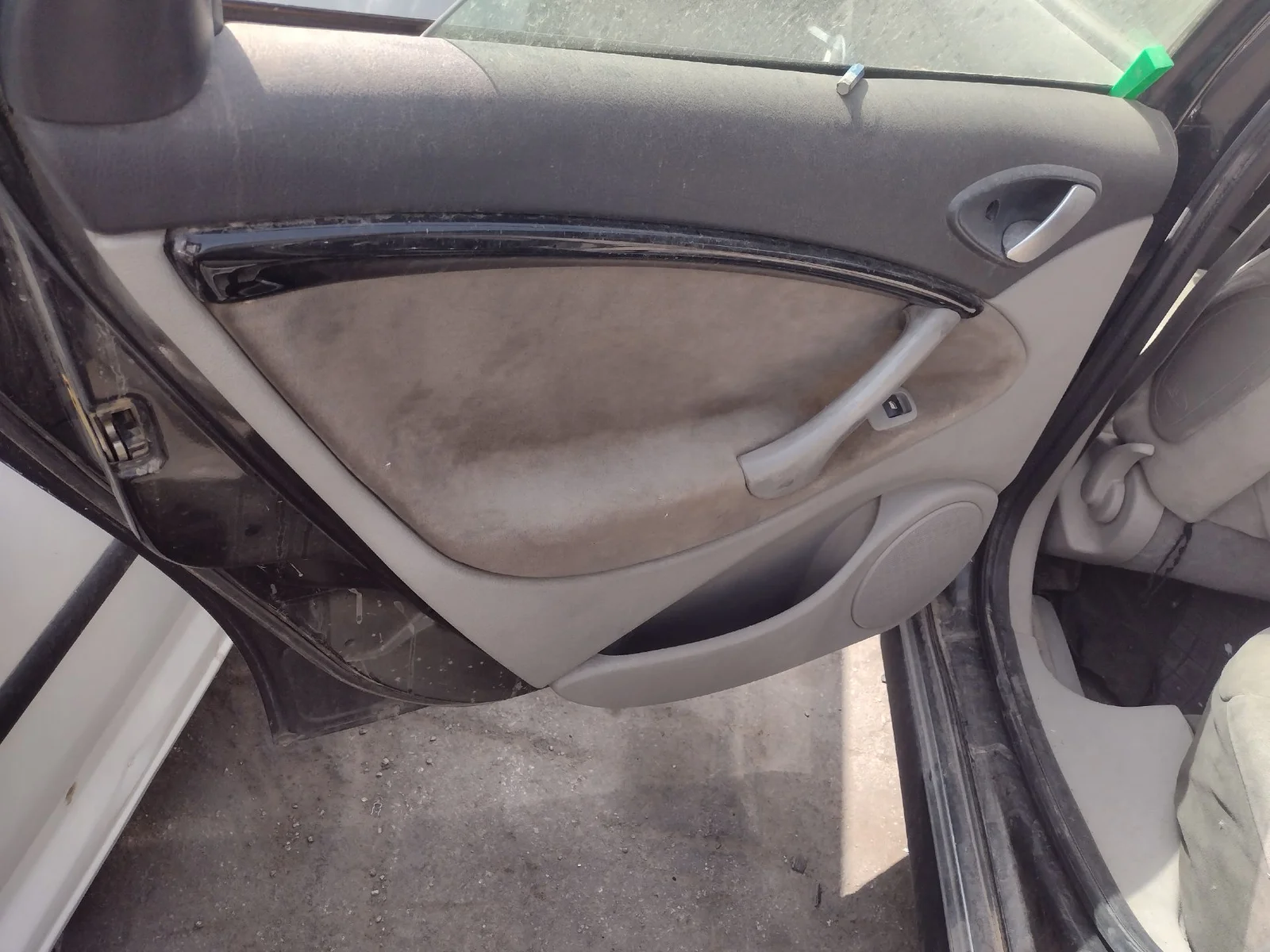 Foto de MANETA INTERIOR TRASERA IZQUIERDA CITROEN C5 BERLINA 1.6 HDi CAT (9HY / DV6TED4) (109 CV / 80 KW) referencia 9143H9