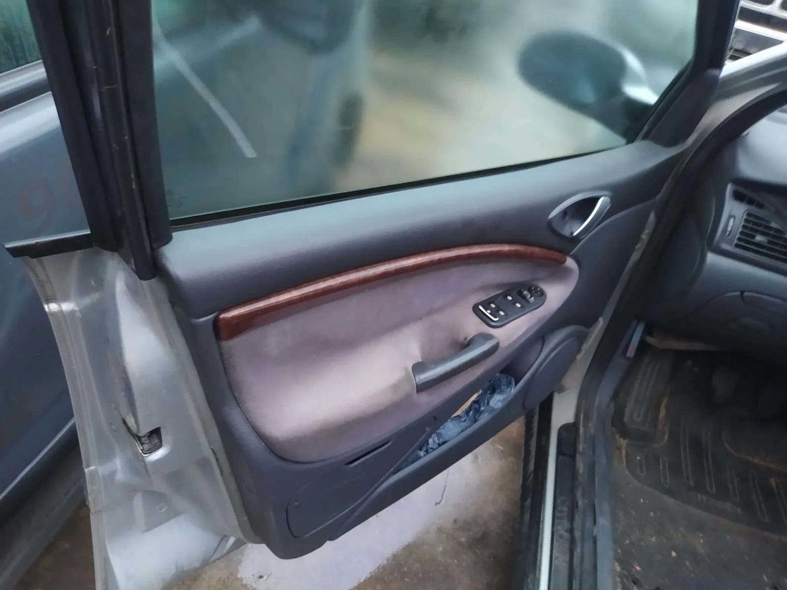Foto de GUARNECIDO PUERTA DELANTERA IZQUIERDA CITROEN C5 BERLINA 2.0 HDi (109 CV / 80 KW) referencia 9329TA