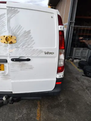 Foto de PORTON TRASERO DERECHO MERCEDES-BENZ VITO FURGÓN (639) 2.1 CDI CAT (109 CV / 80 KW) referencia A639740000264
