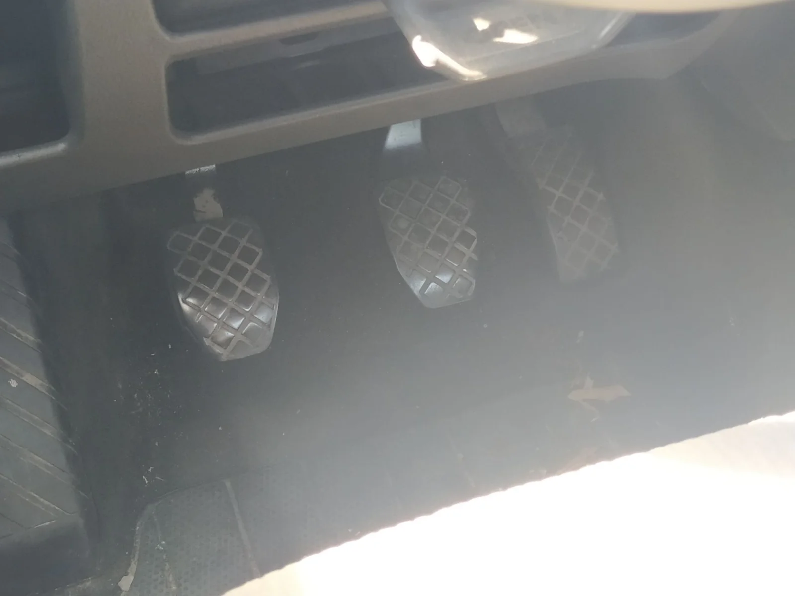 Foto de PEDAL EMBRAGUE VOLKSWAGEN PASSAT BERLINA (3B3) 1.9 TDI (131 CV / 96 KW)