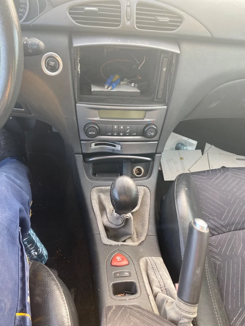 Foto de CONSOLA CENTRAL RENAULT LAGUNA II (BG0) 2.0 (135 CV / 99 KW)