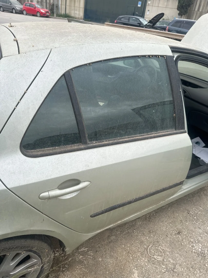 Foto de PUERTA TRASERA DERECHA RENAULT LAGUNA II (BG0) 2.0 (135 CV / 99 KW) referencia 7751472441