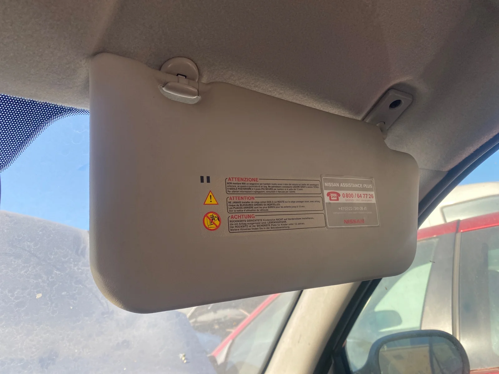 Foto de PARASOL DERECHO NISSAN MICRA (K12E) 1.2 CAT (65 CV / 48 KW)