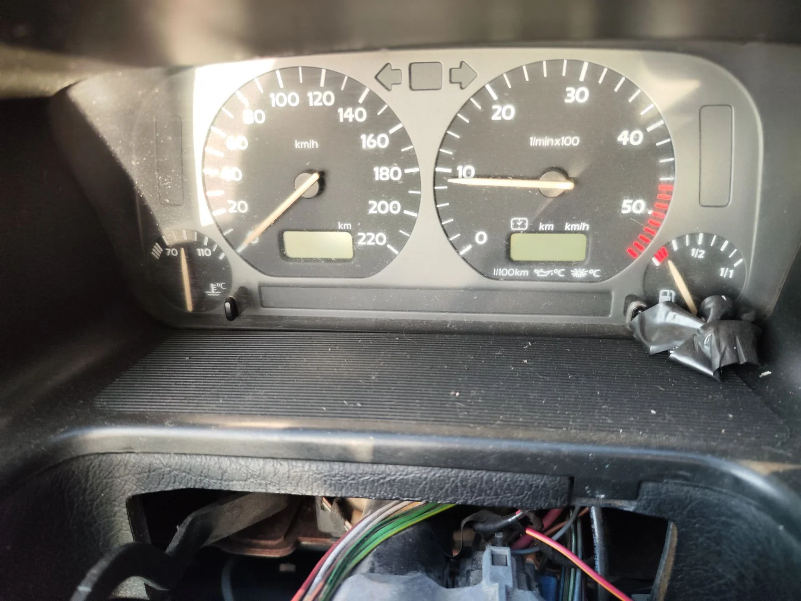 Foto de CUADRO INSTRUMENTOS VOLKSWAGEN GOLF III (1H1)(11.1991) 1.9 TDI (110 CV / 81 KW) referencia 1H0919881NV