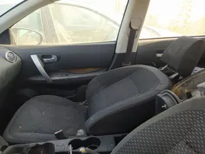 Foto de ENGANCHE CINTURON DELANTERO DERECHO NISSAN QASHQAI (J10) 1.5 dCi Turbodiesel CAT (106 CV / 78 KW)