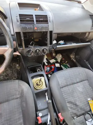 Foto de CONSOLA CENTRAL VOLKSWAGEN POLO IV (9N3) 1.9 TDI (101 CV / 74 KW)