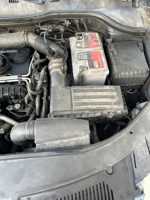 Foto de CAJA FILTRO AIRE VOLKSWAGEN PASSAT BERLINA (3C2) 2.0 TDI (140 CV / 103 KW) referencia 3C0129607AQ