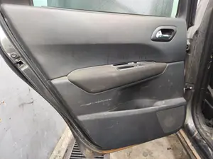 Foto de GUARNECIDO PUERTA TRASERA IZQUIERDA PEUGEOT 5008 1.6 HDi FAP CAT (9HZ / DV6TED4) (109 CV / 80 KW) referencia 9346GJ