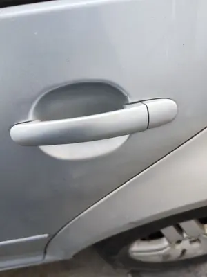 Foto de MANETA EXTERIOR TRASERA IZQUIERDA VOLKSWAGEN GOLF IV BERLINA (1J1)(10.1997) 1.9 TDI (131 CV / 96 KW) referencia 3B0837207G FKZ