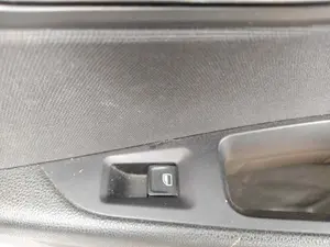 Foto de MANDO ELEVALUNAS TRASERO DERECHO SEAT LEON (5F1) 1.6 TDI (105 CV / 77 KW) referencia 5Q0959855A