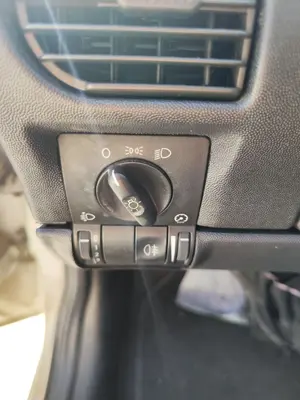 Foto de MANDO LUCES OPEL CORSA C 1.2 16V CAT (Z 12 XE / LW4) (75 CV / 55 KW) referencia 9185413