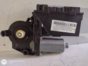 Foto de MOTOR ELEVALUNAS DELANTERO IZQUIERDO VOLKSWAGEN TOUAREG (7L6) 2.5 TDI DPF (174 CV / 128 KW) referencia 3D1959793