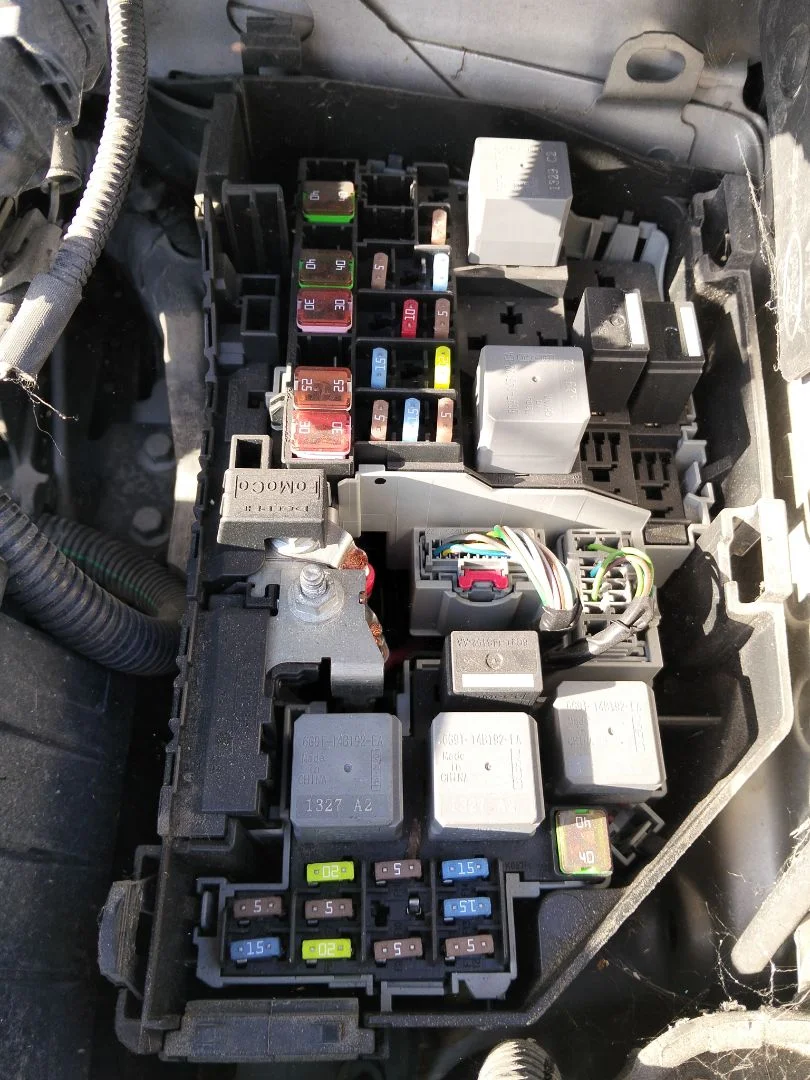 Foto de CAJA RELES / FUSIBLES FORD S-MAX (CA1) 2.0 TDCi CAT (131 CV / 96 KW)