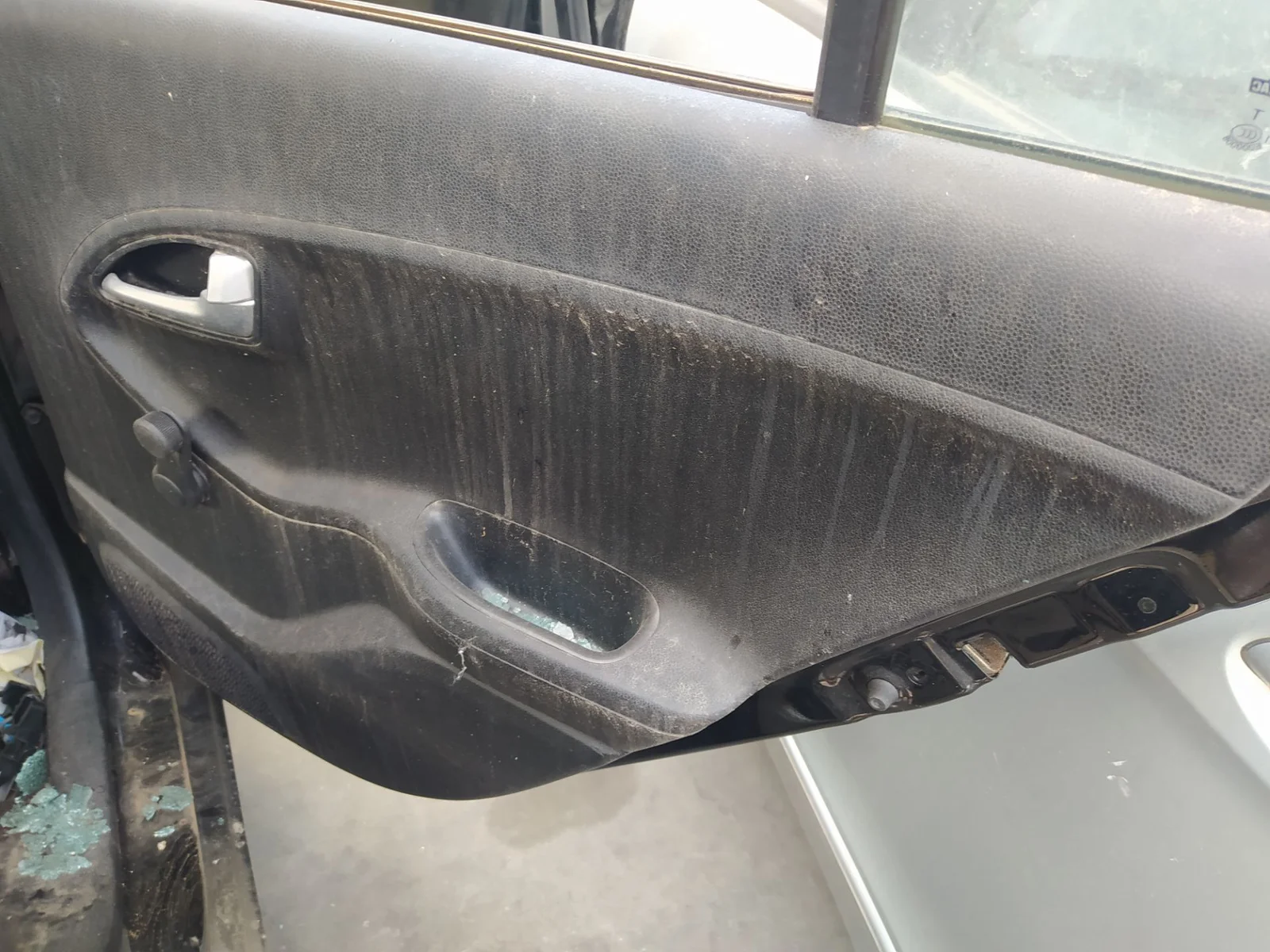 Foto de GUARNECIDO PUERTA TRASERA DERECHA KIA PICANTO (TA) 1.0 CAT (65 CV / 48 KW) referencia 833081Y000BK5