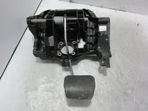 Foto de PEDAL FRENO JAGUAR F-TYPE COUPÉ 2.0 TwinTurbo CAT (300 CV / 221 KW) referencia 8W832467B