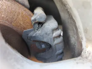 Foto de PINZA DE FRENO TRASERA IZQUIERDA VOLKSWAGEN PASSAT BERLINA (3B2) 1.9 TDI (116 CV / 85 KW) referencia 8E0615423