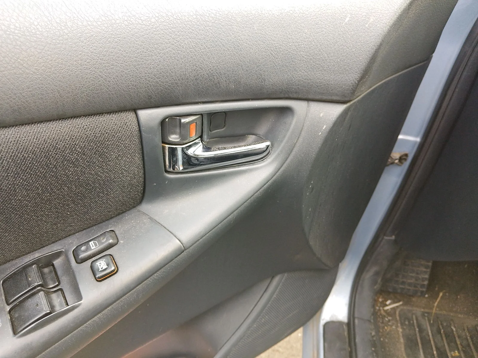 Foto de MANETA INTERIOR DELANTERA IZQUIERDA TOYOTA COROLLA (E12) 1.4 16V CAT (97 CV / 71 KW) referencia 6920605040B0