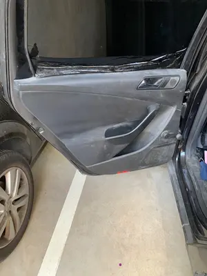 Foto de GUARNECIDO PUERTA TRASERA IZQUIERDA VOLKSWAGEN PASSAT VARIANT (3C5) 2.0 TDI (140 CV / 103 KW) referencia 3C9867211DLFKZ