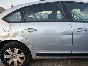 Foto de PUERTA TRASERA DERECHA CITROEN C4 BERLINA 1.6 16V HDi FAP (109 CV / 80 KW)