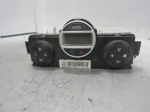 Foto de MANDO CALEFACCION / AIRE ACONDICIONADO RENAULT MEGANE II BERLINA 5P 1.5 dCi Diesel (82 CV / 60 KW) referencia 8200413906