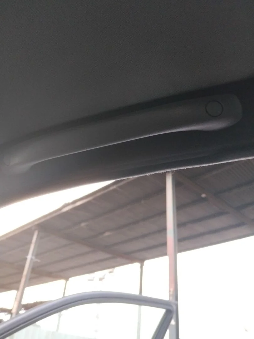 Foto de ASIDERO TECHO DELANTERO DERECHO MERCEDES-BENZ CLASE E (BM 210) BERLINA referencia A2108101451 FKZ