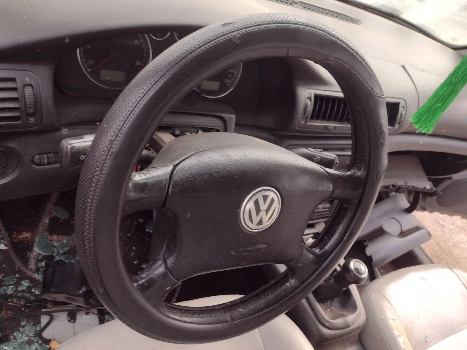 Foto de VOLANTE VOLKSWAGEN PASSAT BERLINA (3B3) 1.9 TDI (131 CV / 96 KW) referencia 3B0419091AFFKZ