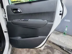Foto de GUARNECIDO PUERTA TRASERA DERECHA PEUGEOT 3008 1.6 Blue-HDI FAP (120 CV / 88 KW)
