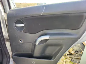 Foto de GUARNECIDO PUERTA TRASERA DERECHA CITROEN C3 1.4  (73 CV / 54 KW) referencia 9330E7