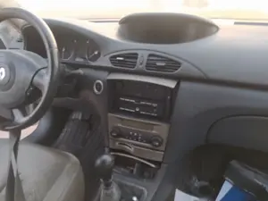 Foto de SISTEMA AUDIO / RADIO CD RENAULT LAGUNA II (BG0) 2.2 dCi Turbodiesel (150 CV / 110 KW)